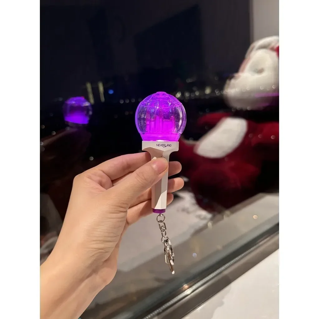 Kpop Idol (G)I-DLE Lightstick portachiavi castello lampada Mini Glow Stick portachiavi ciondolo NEVERLAND regalo