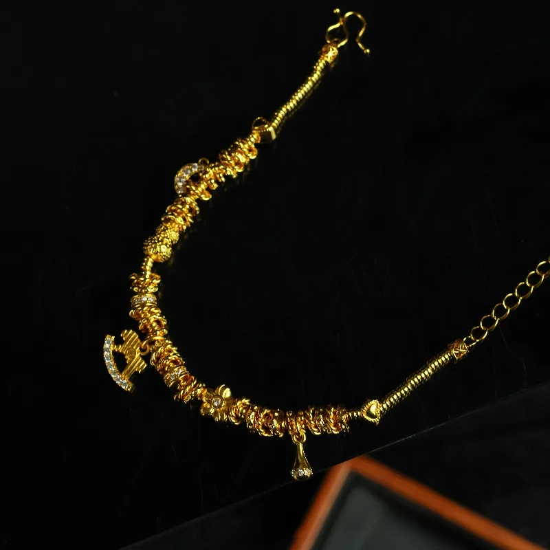 

Exquisite Light Luxury Women's Bracelet, Suitable for Daily Wear and Wearing Bracelet.