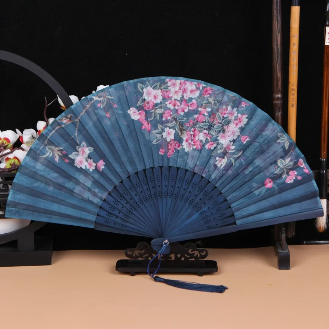 Bamboo Chinese Style Folding Fan Vintage Silk Folding Fan Shank Classical Dance Fan Tassel Elegent Female Hand Fan Home Decor