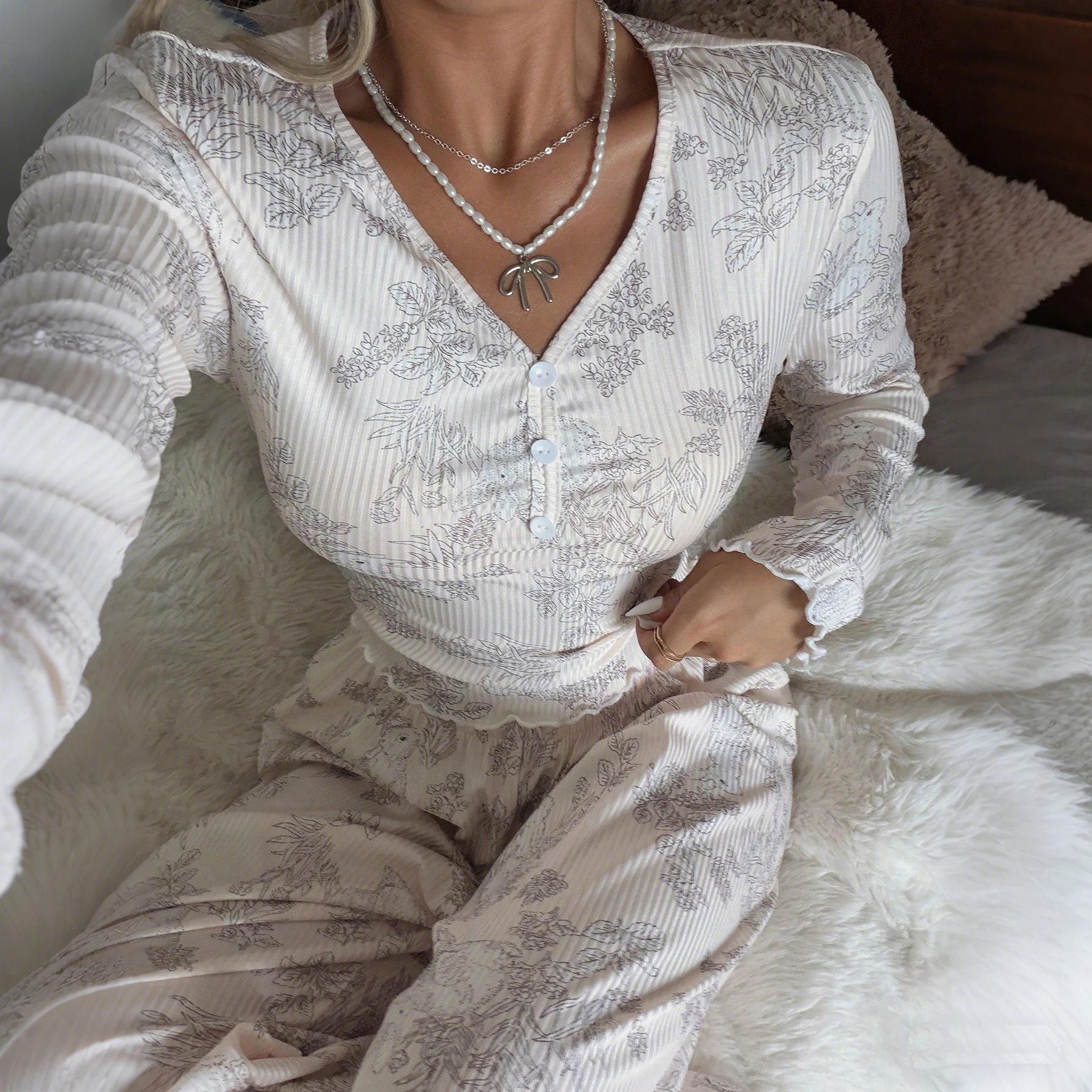 

Spring slim Pajamas Homewear Set Flower Print Long-Sleeve tops and long pants sexy V-Neck Two-piece Pj Sets sleepwear Lounge