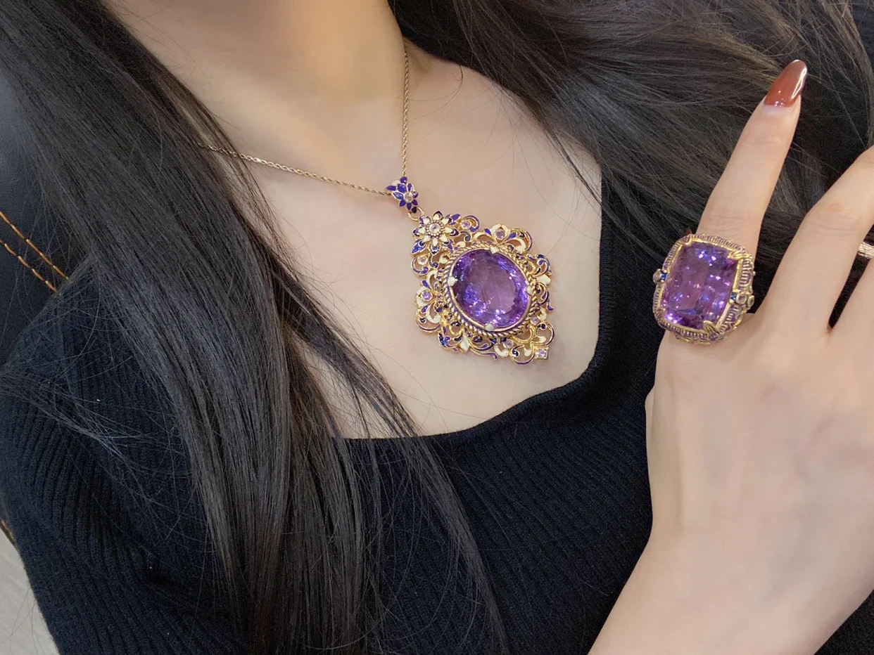 Italienischer Retro-Ring mit vergoldeter Emaille, Perlenimitat und natürlichem Amethyst, Anhänger, Braut-Hochzeits-Set – Damenschmuck – Detail 3