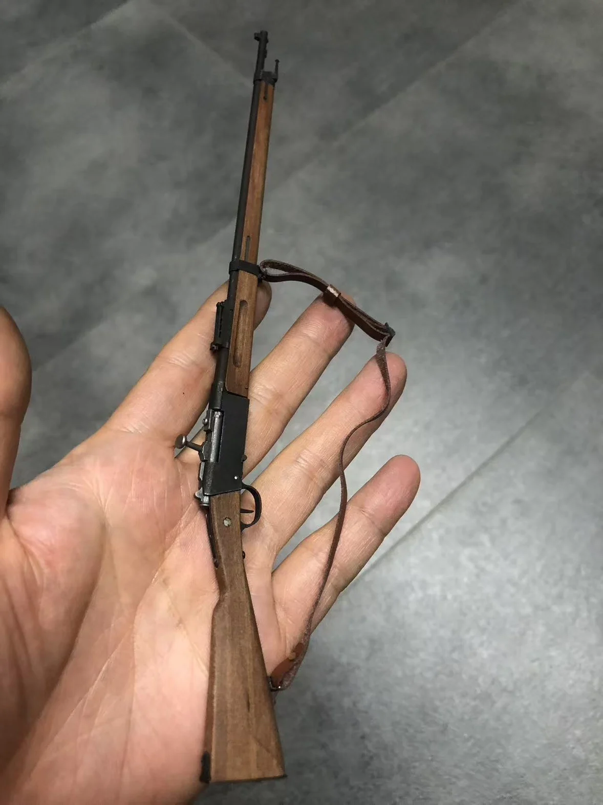 1/6 مقياس اليدوية الحرب العالمية الثانية الفرنسية ليبل 1886 بندقية المعادن والخشب لعبة بندقية تفكيك بندقية نموذج للرجال الأولاد جمع