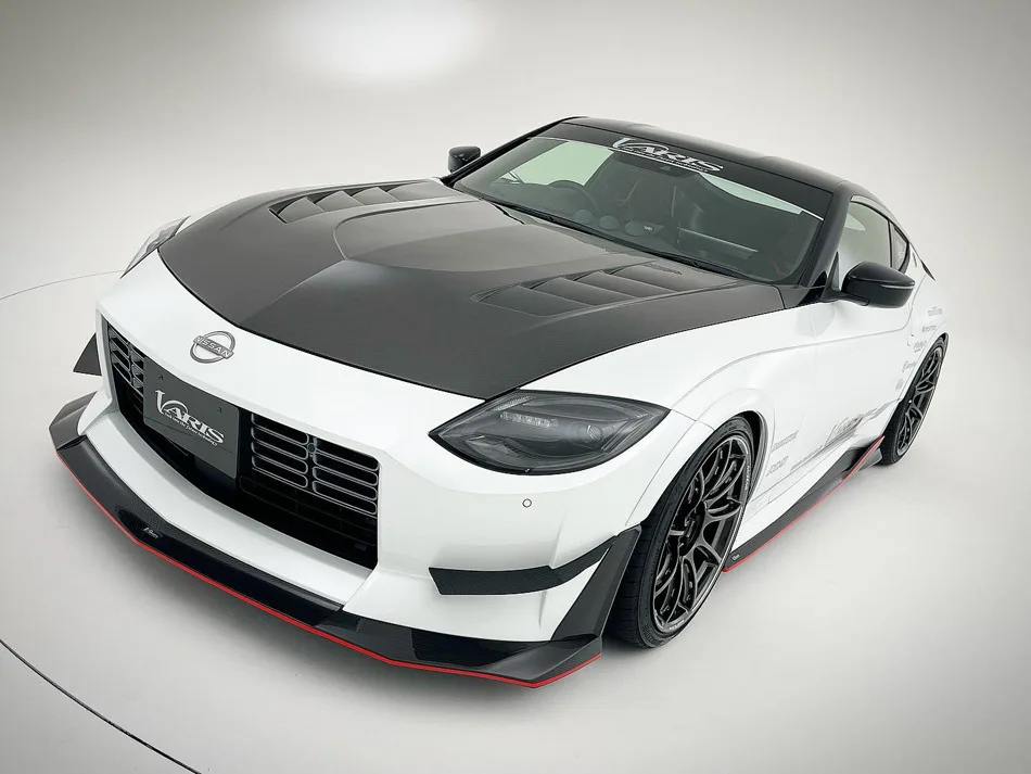 

Подходит для разделения тепла с несколькими отверстиями капота двигателя и переднего капота модификации из углеродного волокна Nissan RZ34 400Z.