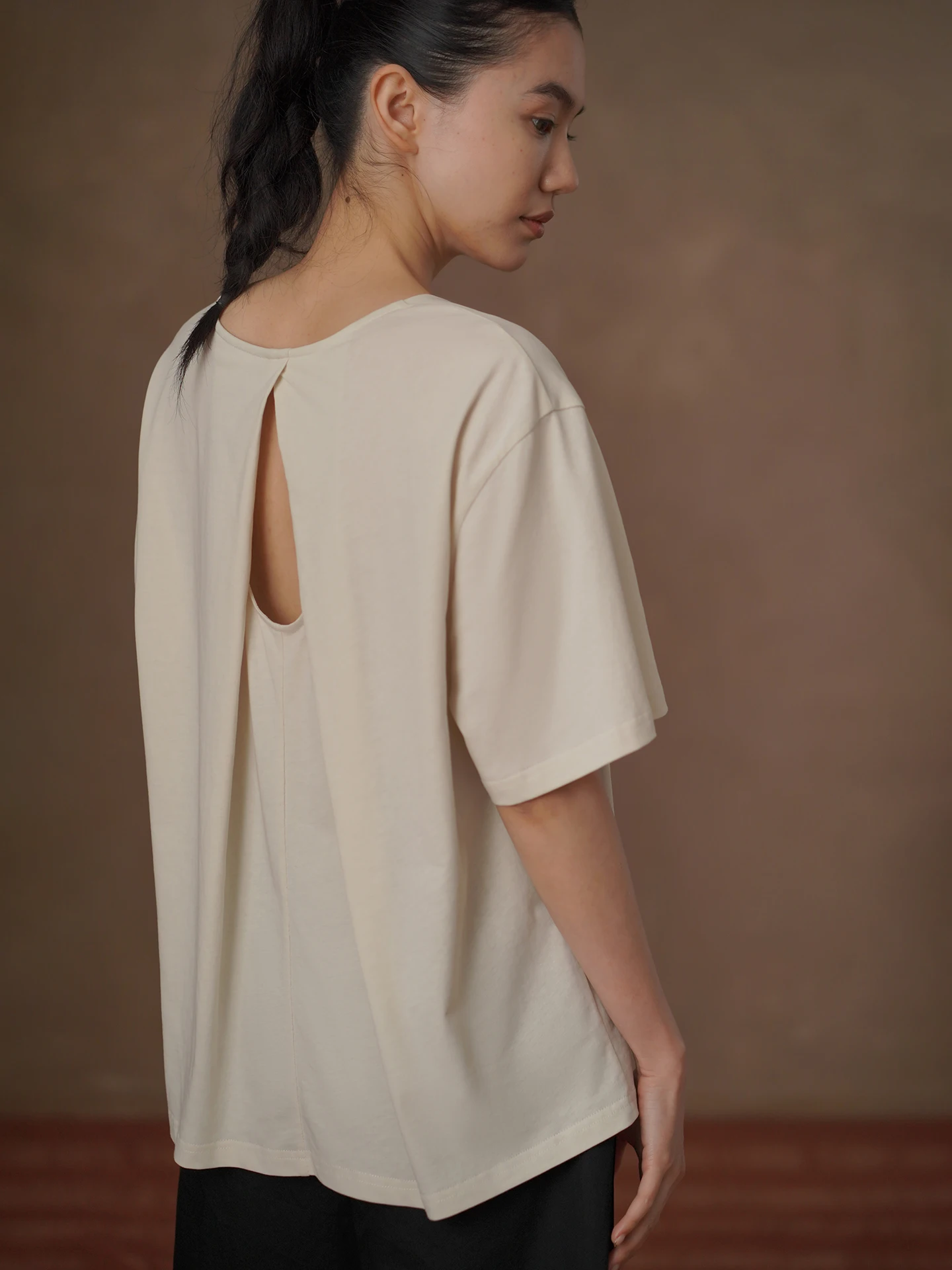 Slimming Effectiveness Hollow out Back Lightweight Short Sleeve round Neck Loose Fit T-Shirt for Women Summer Breathable Cool...