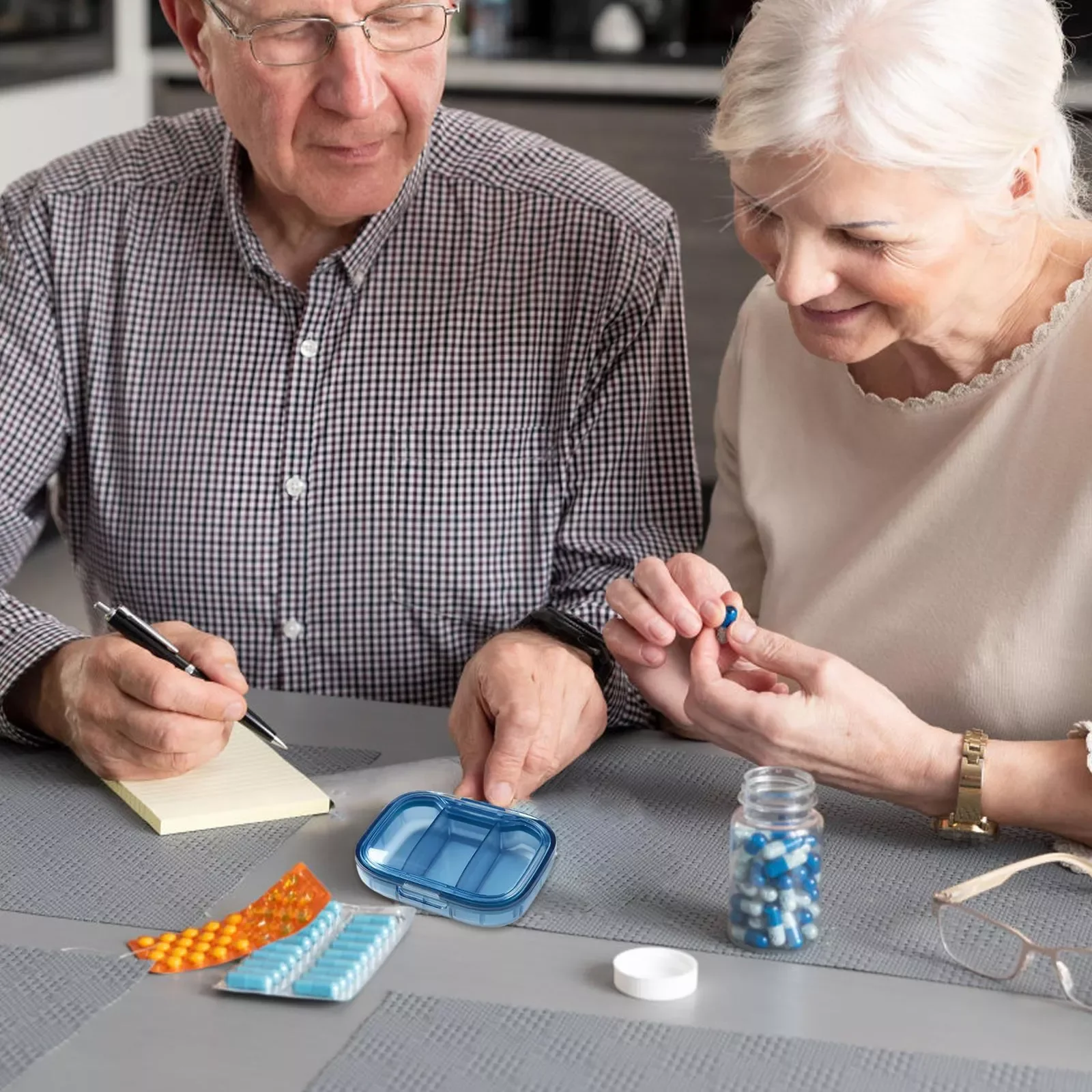 صندوق حبوب دواء صغير صندوق تخزين الأدوية موزع حبوب منظم حبوب اللوحي علبة حبوب منع الحمل حاوية Pastillero المحمولة