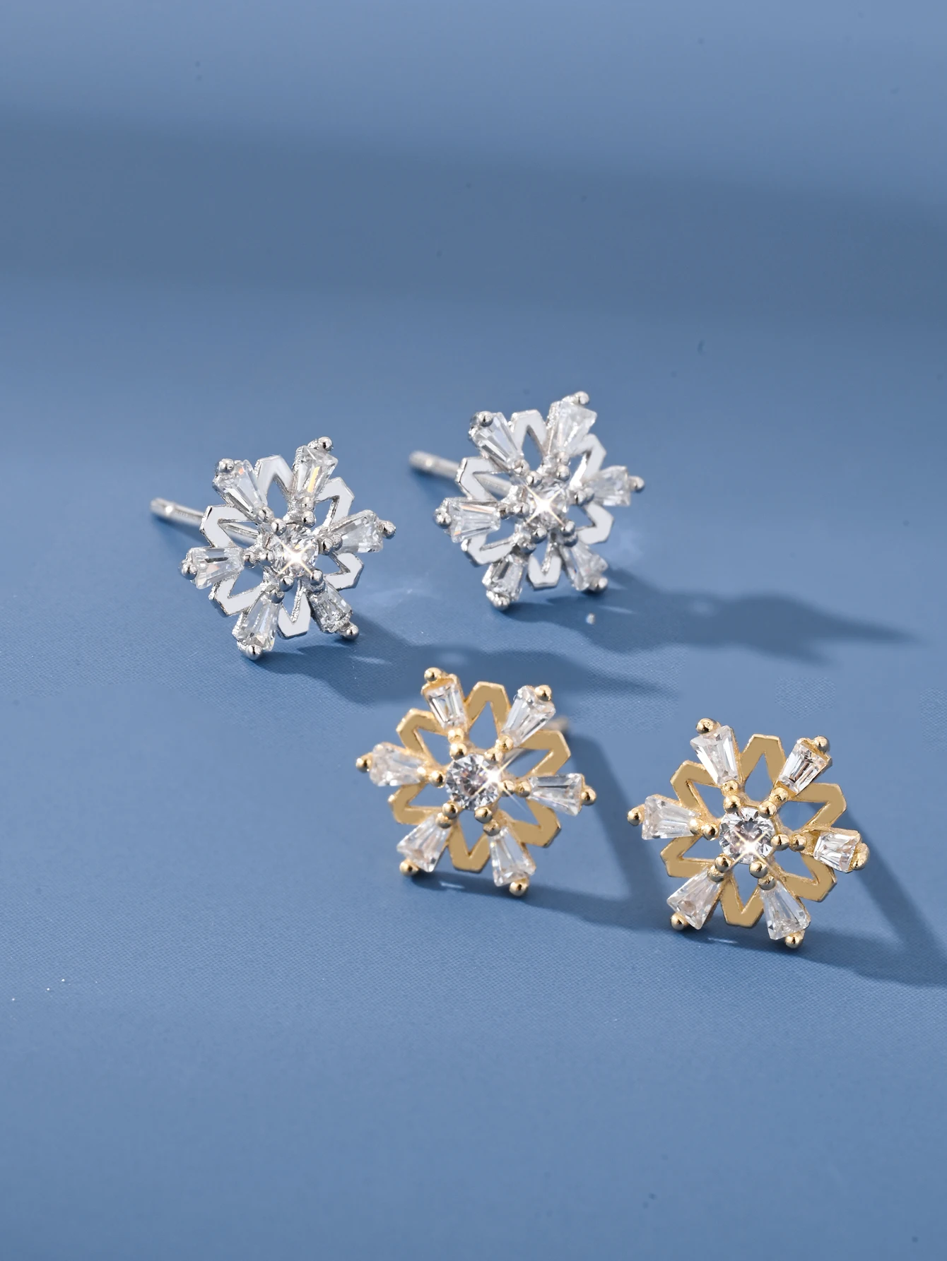 

Зимняя снежинка из стерлингового серебра 925 пробы с инкрустацией цирконом, сладкий темперамент, ювелирные изделия, праздничный подарок на день рождения