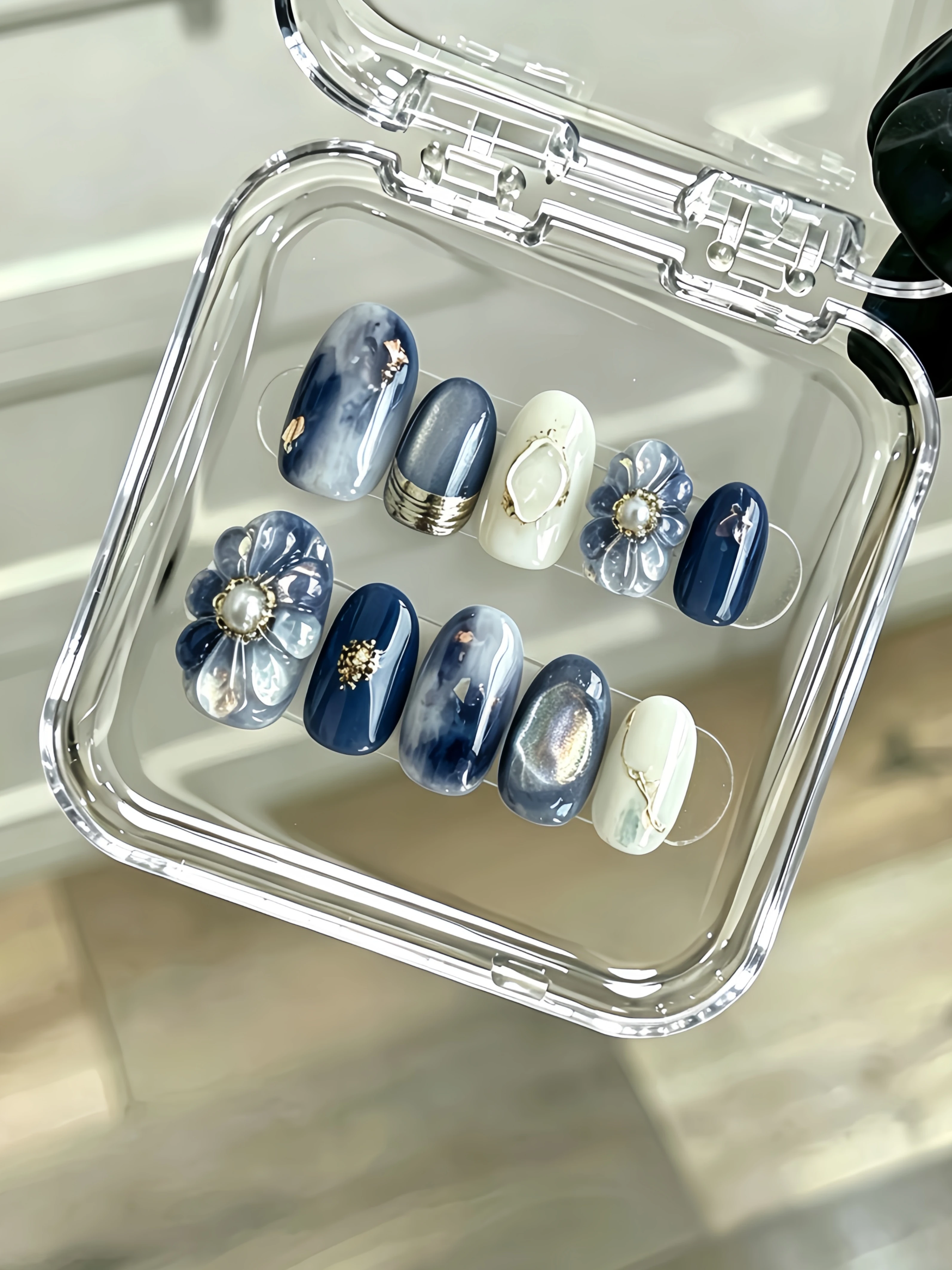 10-Piece Set, Ink Blue Embossed Pearl Flower Press-On Nails, Haze Blue and Navy Blue Gradient 3D Pearl Flower Gold Foil Nail Pieces, Gentle and High-End Atmosphere, Reusable Fake Nails