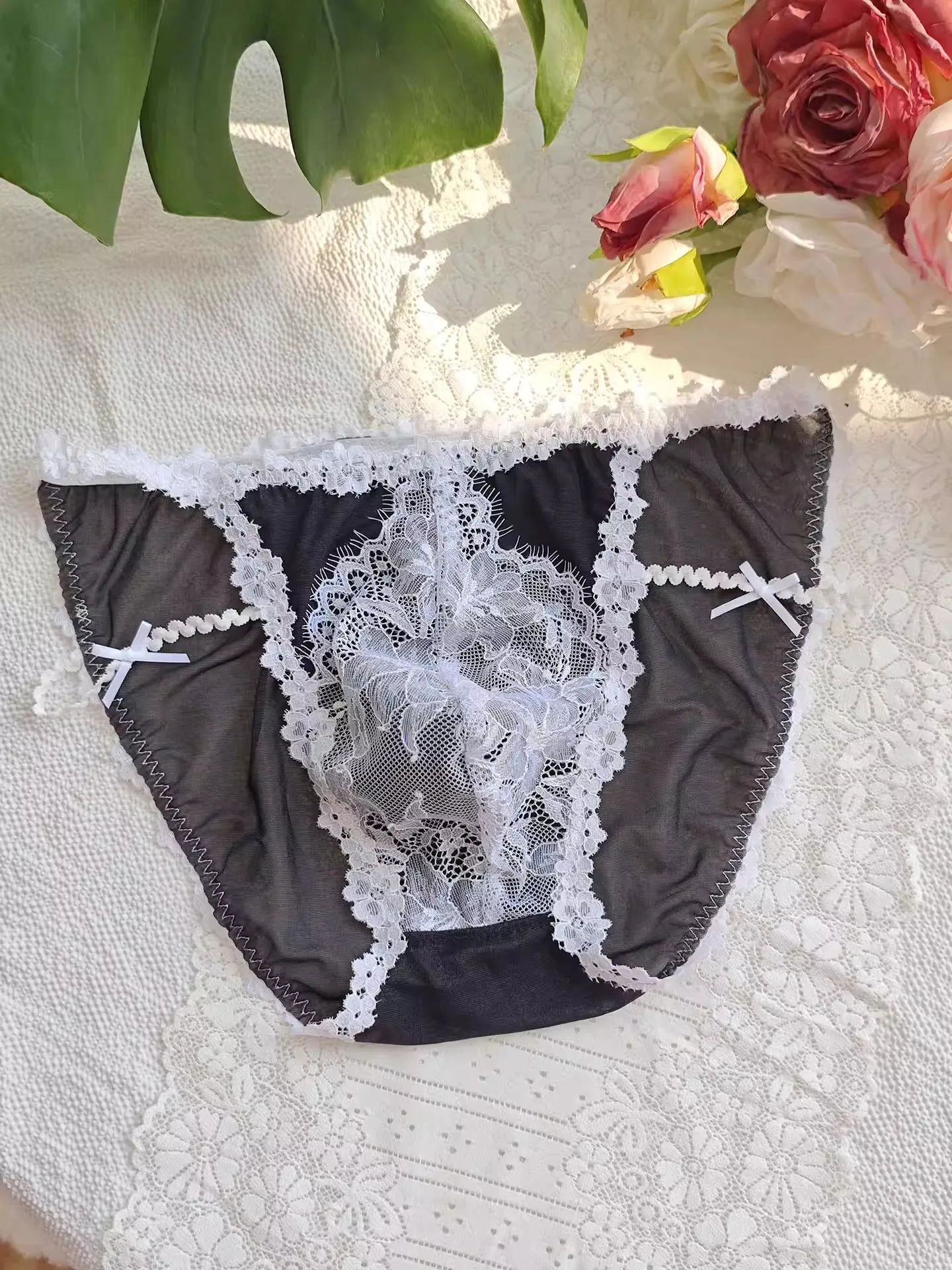 

Man Lace Brief Panty Embroid