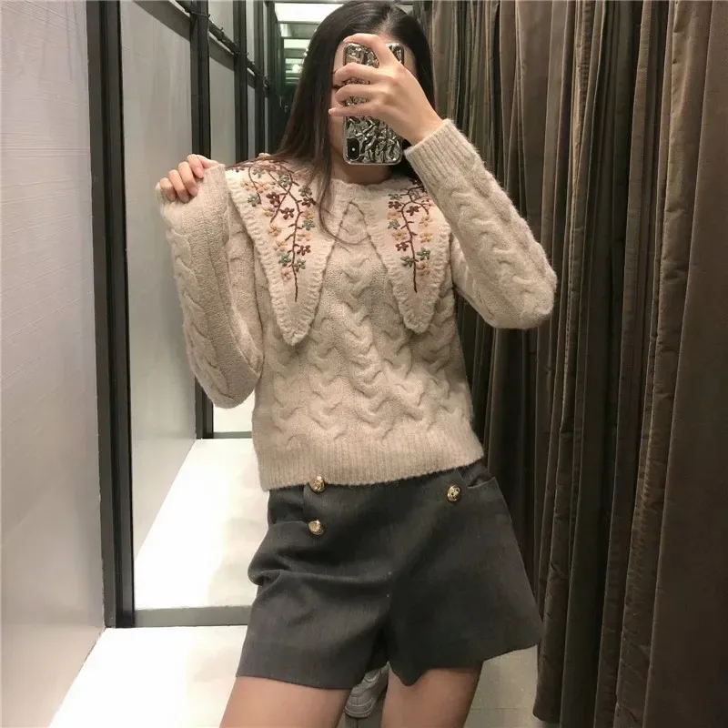 2024 New Long Sleeve Retro Floral Pullover Knitted Top Women Winter Embroidery Unif Ladies Embroidery Applique Knitted Sweater