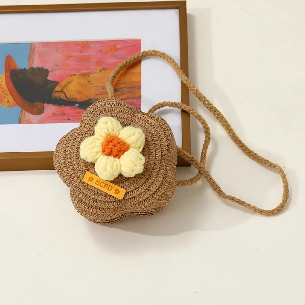 حقيبة يد إبداعية مصنوعة يدويًا للأطفال من القش على شكل زهرة حقيبة كروس منسوجة للأطفال البنات