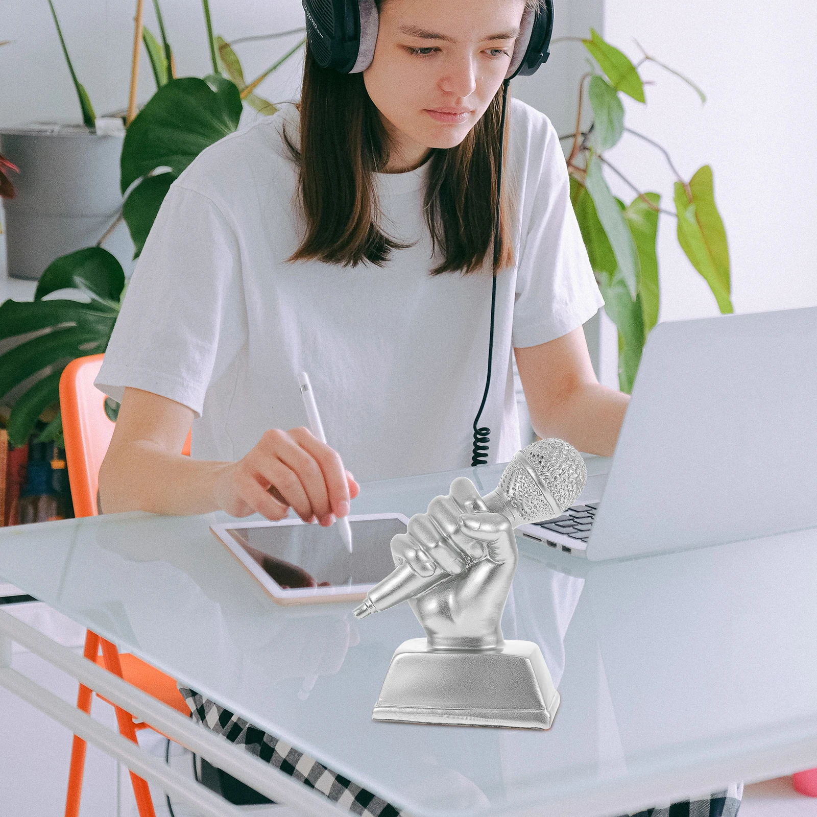 

Decoration Music Trophy Ornaments Themed Party Decorations Resin Silver Microphone Prop Student