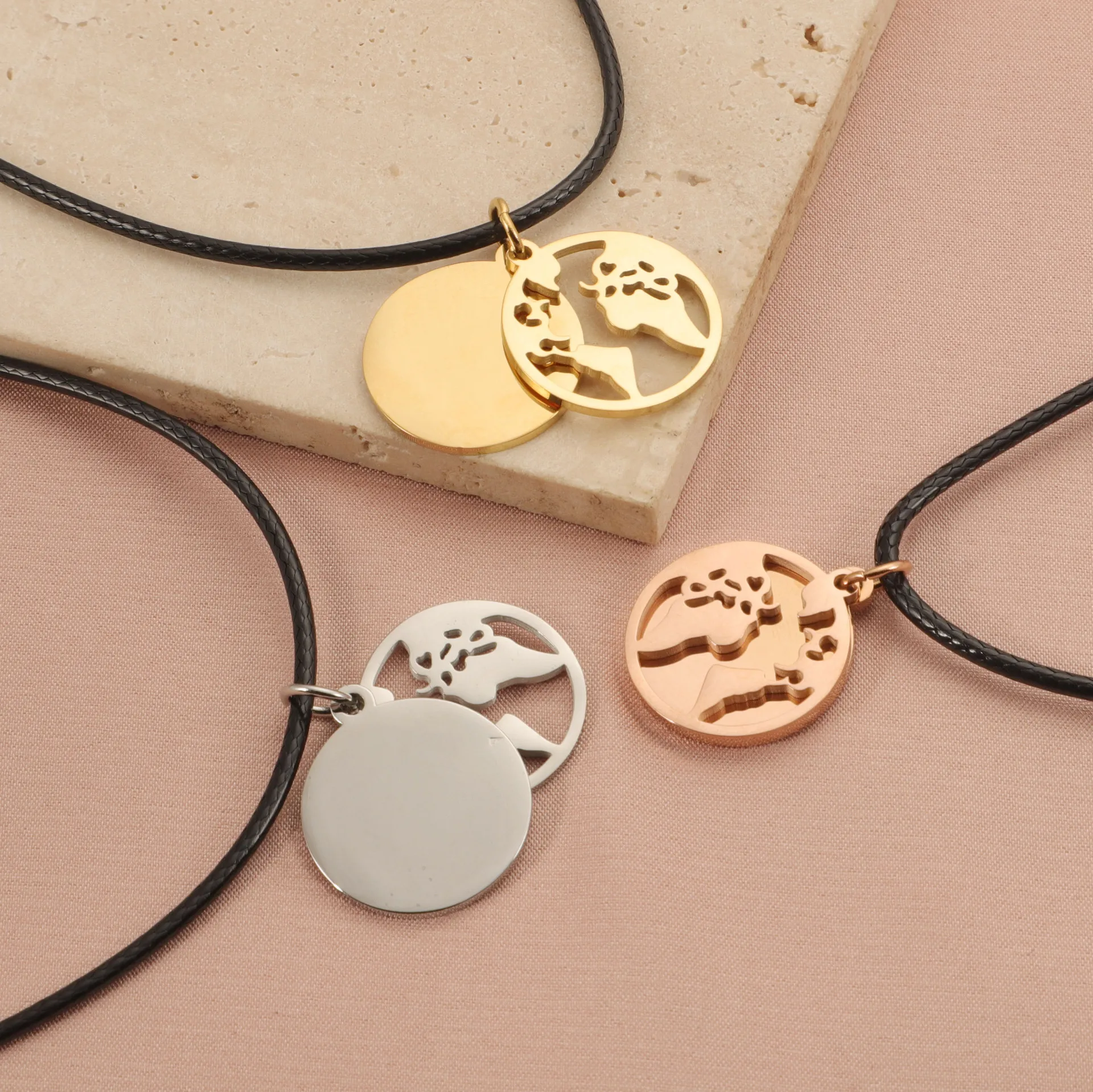 

2Pcs/Lot Mirror Polish Stainless Steel World Map Pendant Charms Round Disc Leather Cord Necklace Jewelry Friend Lovers Gift