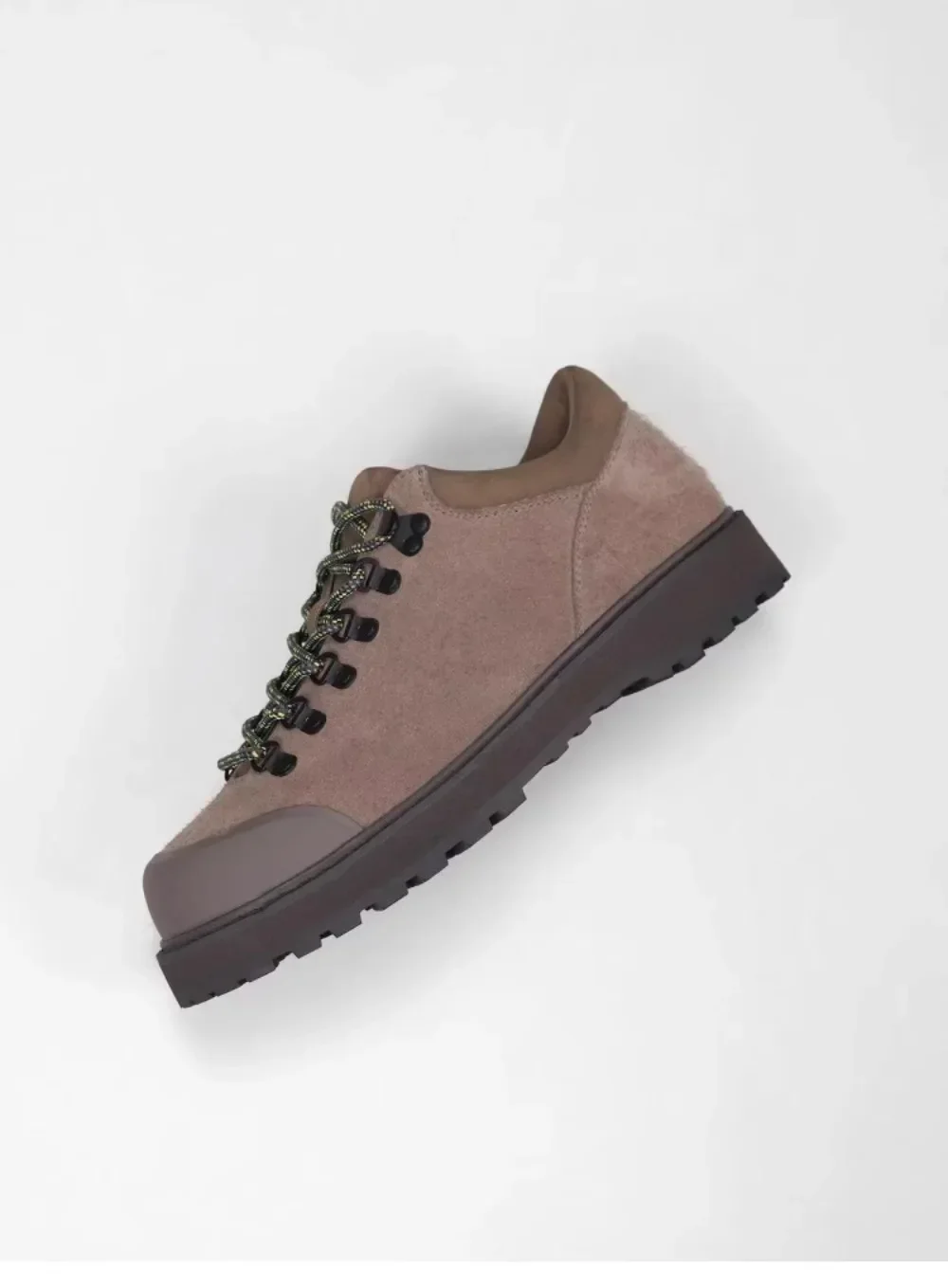 Outdoor mountaineering shoes made of cowhide material rubber thick sole, anti slip and wear-resistant real leather hiking shoes