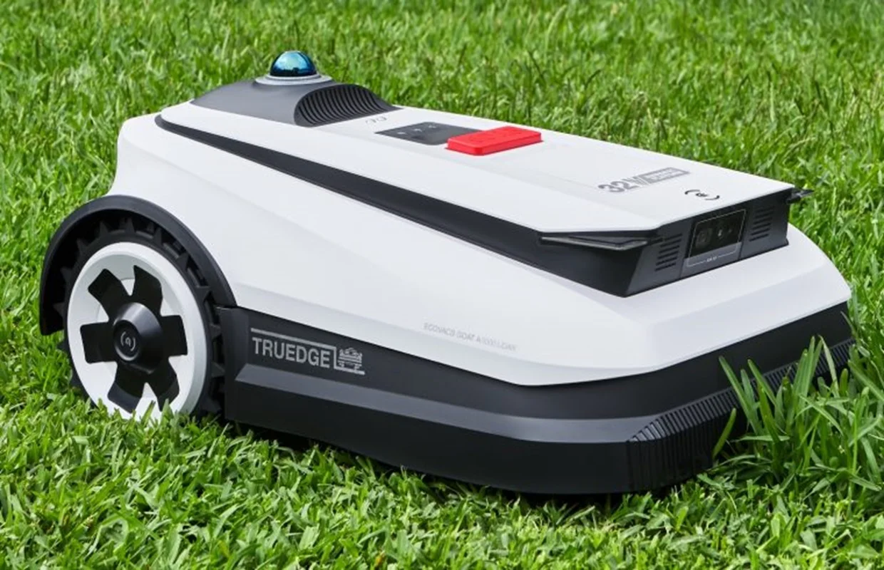 

ECOVACS GOAT A3000 LiDAR Robot Mower 2025 Model 0.75 Acre