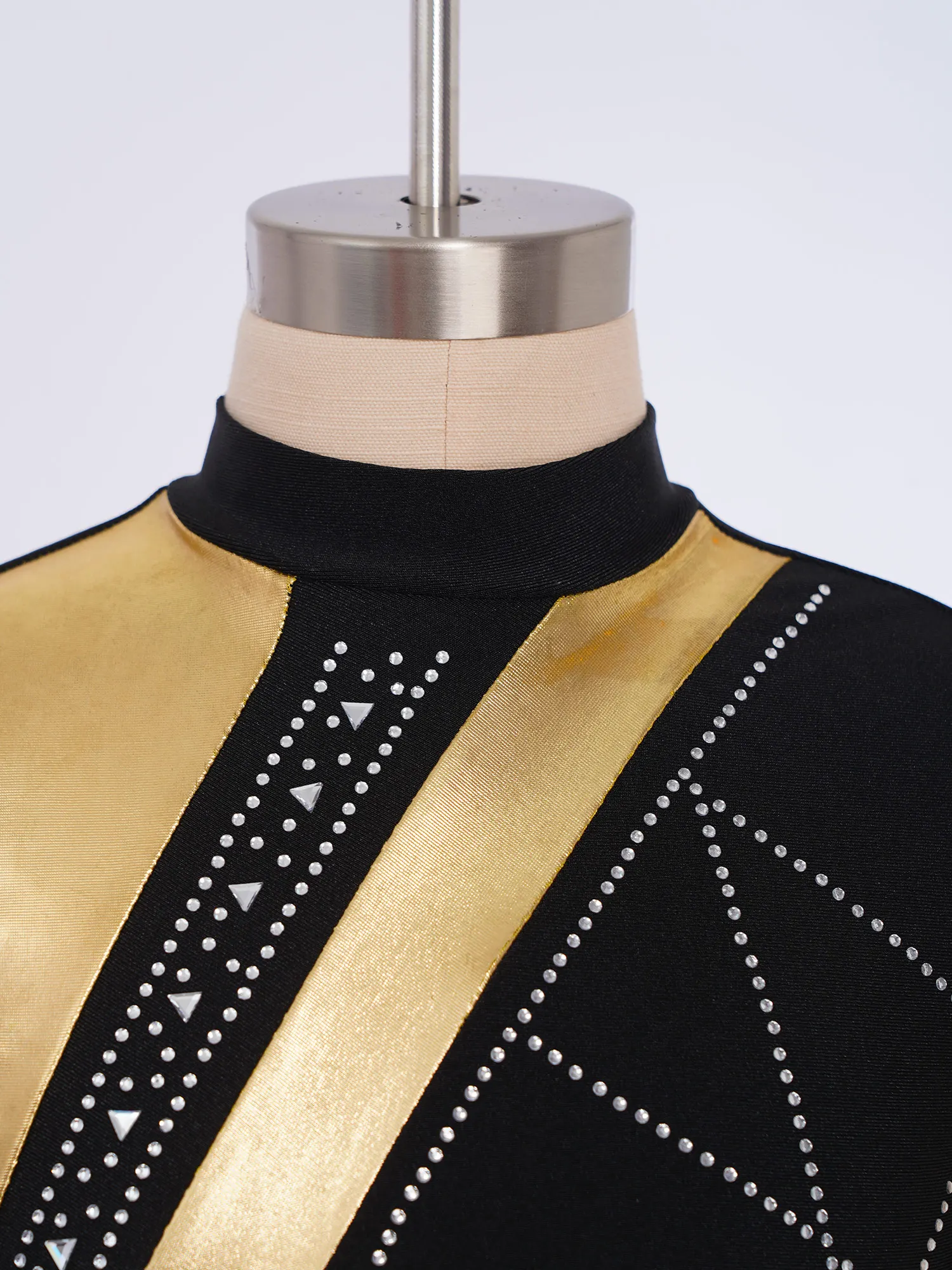 Ragazze adolescenti Pattinaggio di figura Ginnastica Vestito Balletto Danza Performance Costume Senza maniche Ritaglio Indietro Strass Crop Top + Pantaloncini