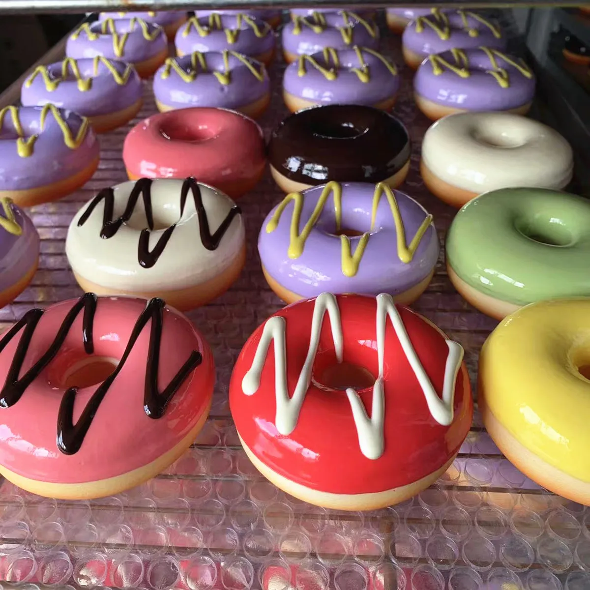 8.5cm Realistic Fake Donut Model with Jam Fake Bread - PU Material Decorative Donuts for DIY Crafts, Photography Props, Display