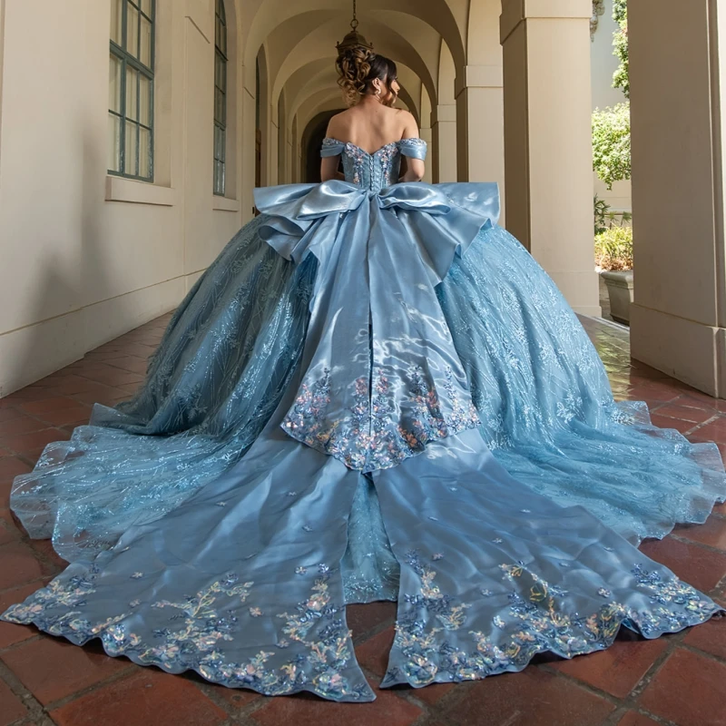 فساتين Quinceanera لامعة باللون الأزرق السماوي قبالة الكتف مزين بالترتر والخرز والدانتيل مع فيونكة تول لحفلات أعياد الميلاد الحلو 16 فستان فيستدوس