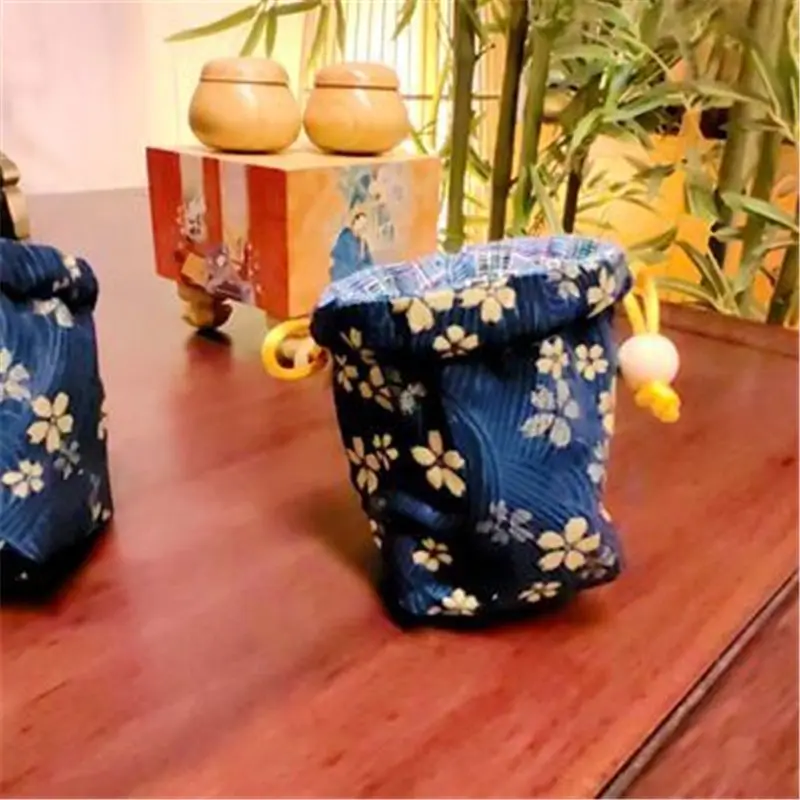 A set of mini Torreya pier chess jars, Go merchandise