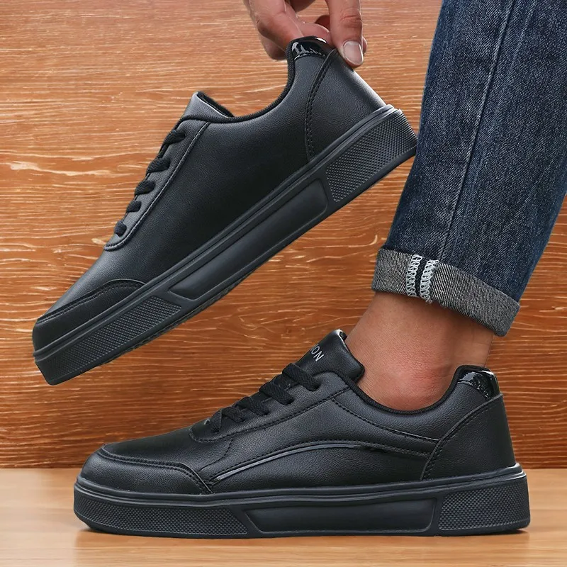 Black White Low Cut Sports Shoes Skateboarding Shoes Fashionable Lace Up City Thick Soled Shoes Suitable for Both Boys and Girls