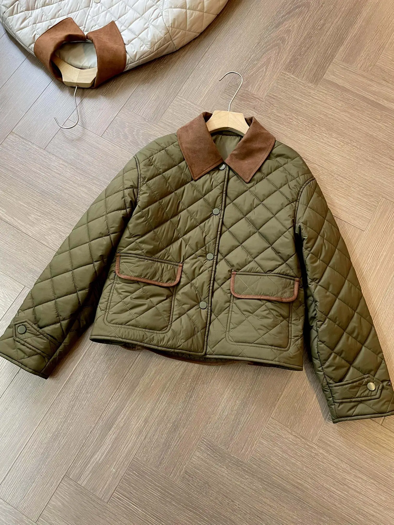 Retro-Style Collared Diamond Pattern Cotton-Padded Jacket, Short, Versatile, Slimming, Fashionable, Winter Style, Warm.