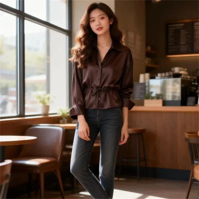 

Новое поступление весны 2026, элегантная модная свободная повседневная блузка из шелкового атласа с поясом