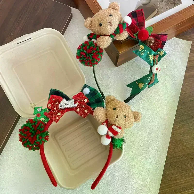 Opaska na głowę z misiem świątecznym z kokardą - świąteczny pluszowy dodatek do włosów dla kobiet, idealny na imprezy i do zdjęć. Lekki i stylowy!