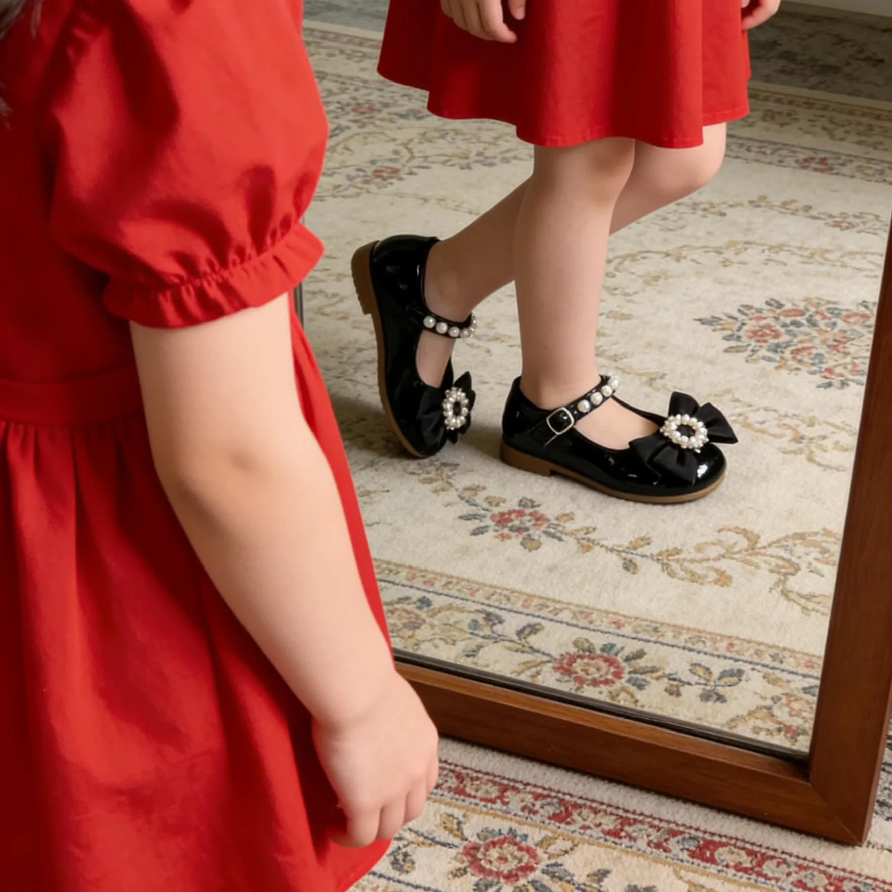 

Детская повседневная обувь из искусственной кожи с кристаллами и жемчугом, летние туфли для девочек, дышащие, нескользящие, на плоской подошве, белые, черные, красные, размеры 26-36