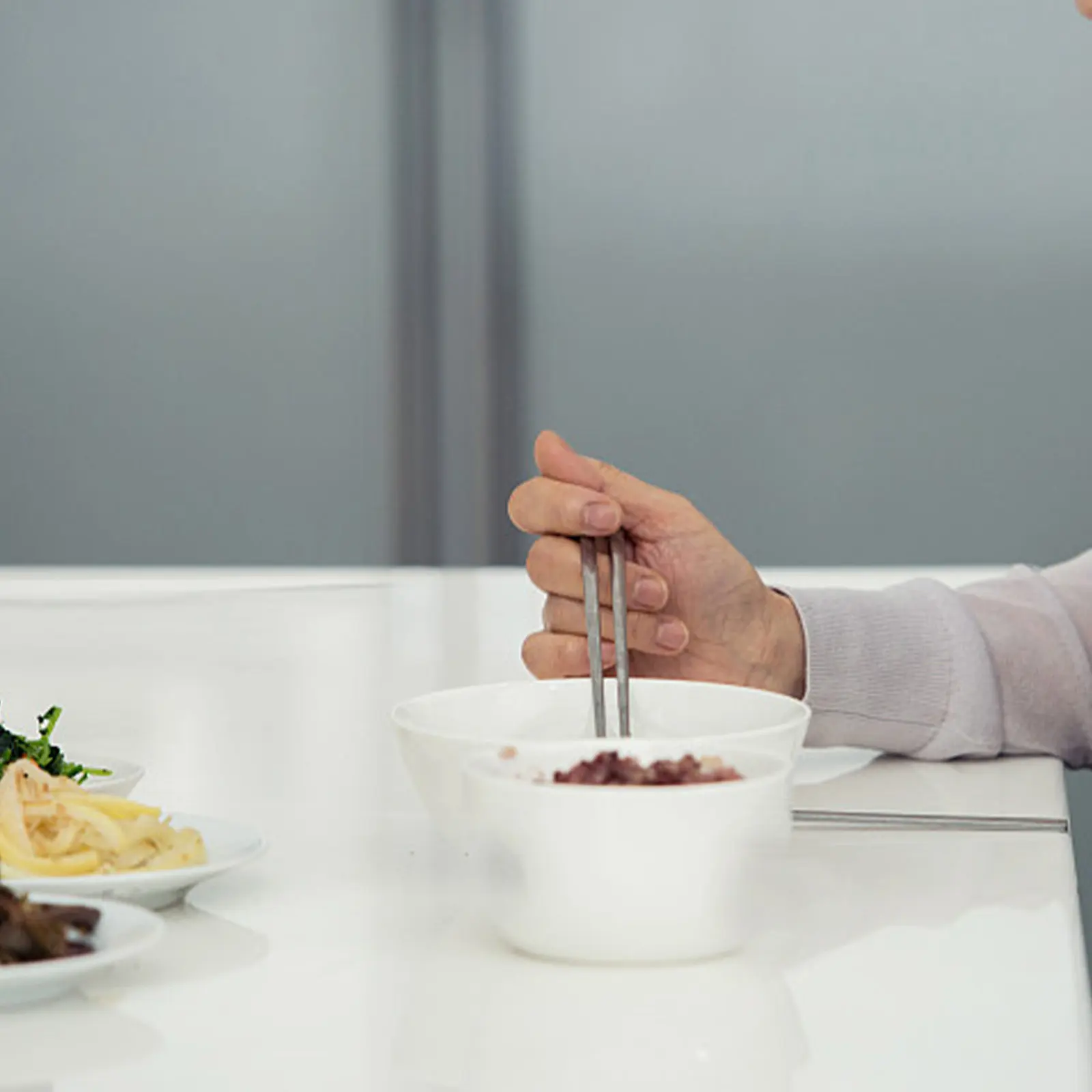 

Elderly Silicone Bowl with Suction Cup Anti Tipping Seniors Training Bowl Adaptive Dining Tableware for Disabled People