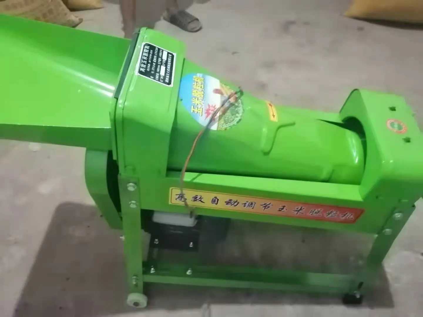 New Design Small Corn Thresher Automatic Household Corn Beater Machine Small Electric 220v Corn Threshing Equipment