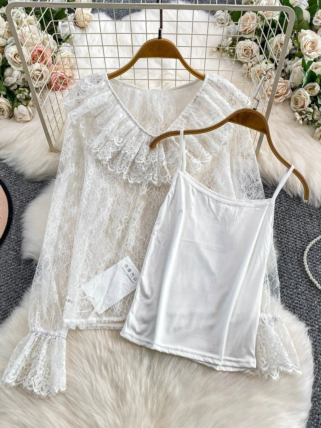 เสื้อชั้นในผู้หญิงแบบมีสายรัดเข้าชุด ผ้าลูกไม้เซ็กซี่ คอวี ทรงหลวม ระบายอากาศได้ดี เหมาะสำหรับฤดูใบไม้ร่วงและฤดูหนาว สไตล์อีเลกติก