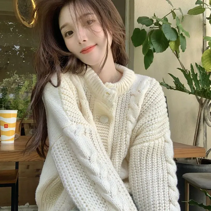 

Soft Waxy Korean Twist Sweater Cardigan Women Autumn 2024 New Street Ins Lazy Style Retro Short Loose and Slim Knitted Jacket