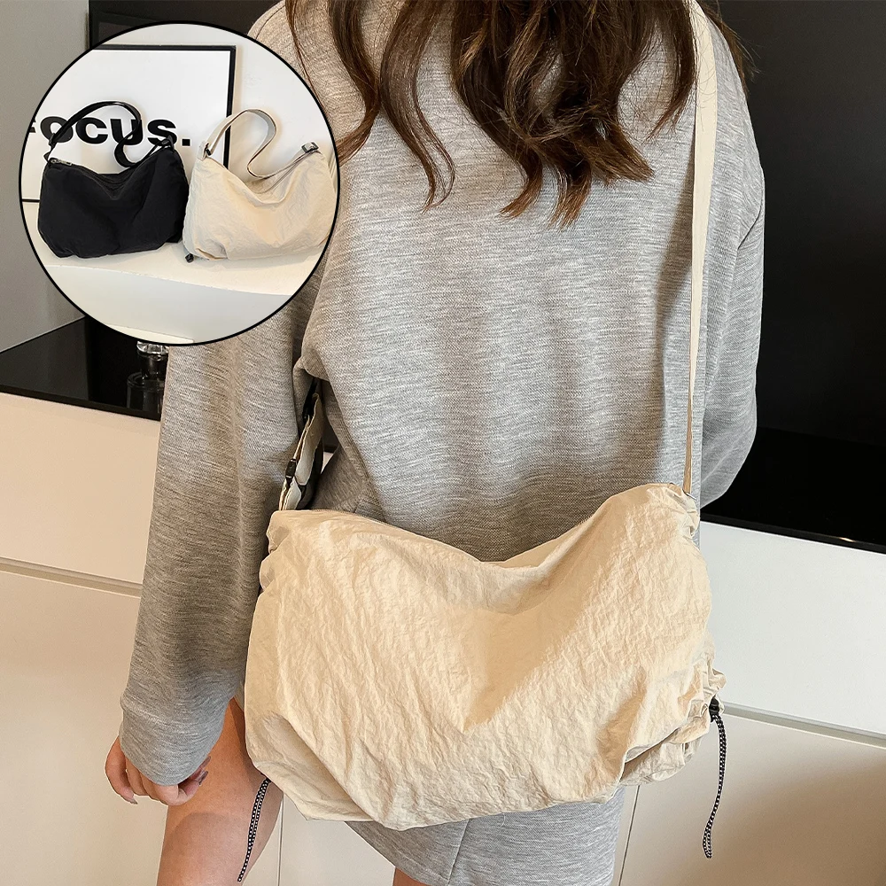 حقيبة كتف نسائية ذات سعة كبيرة جديدة للخريف والشتاء كاجوال ذات ثنيات للكتف للتنقل في الفصل