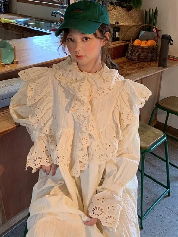 레트로 코트 스타일 속이 비치는 자수 주름 밑단 디자인 텍스처 벨 슬리브 드레스 여성 패션 가을 시크 드레스