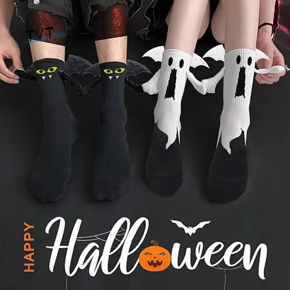 

Novelty Halloween Socks Breathable Bat Pattern Magnetic Socks Mid-calf Length Hand-holding Design Couple Socks Photo Prop