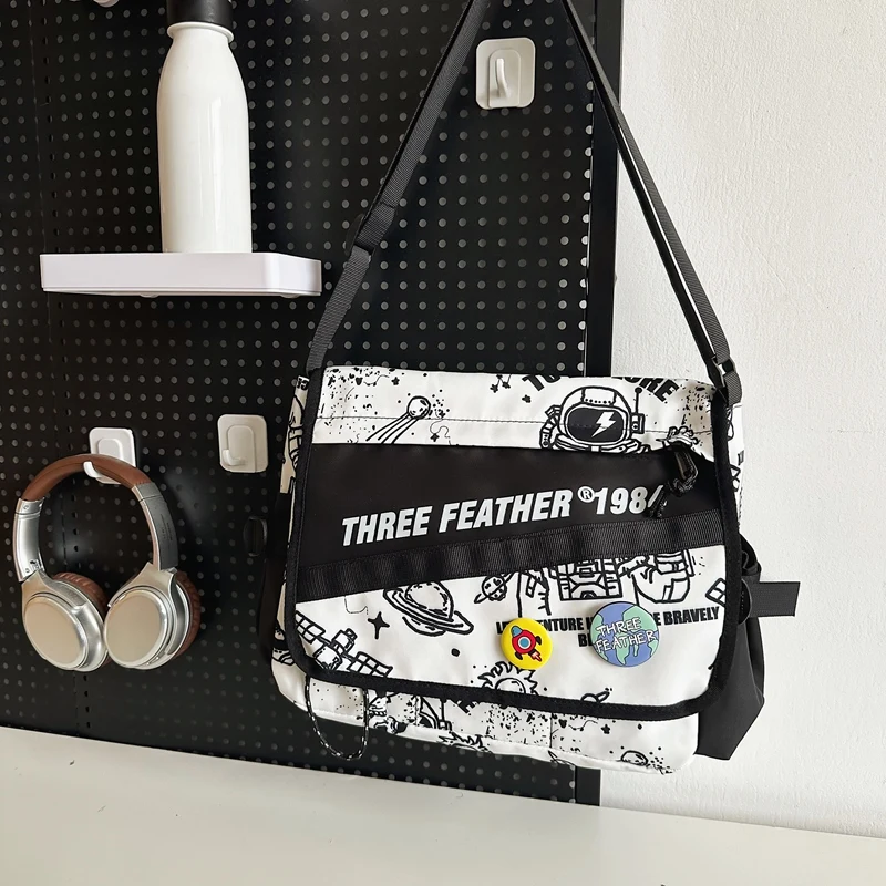 Harajuku Men Nylon Crossbody Bags for Women Messenger Bag Girls School Book Bags Youth Graffiti Handbags Shoulder Bag Sac Bolsas