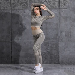 2022 Stylish Seamless Serpentine Fitness Butt Lift Yoga Pants Quick Dry Fitness 2 Piece Women's Sport Yoga Suit