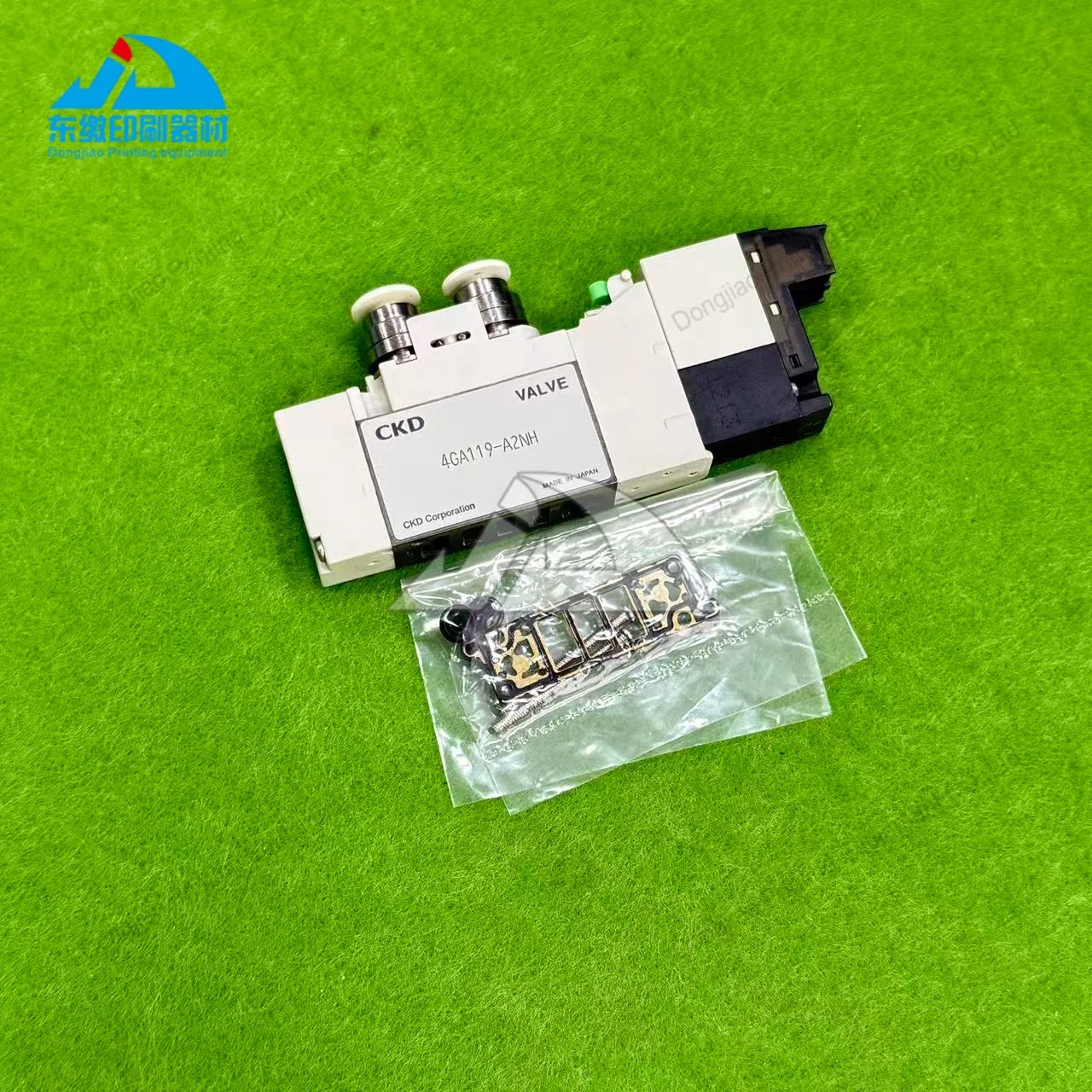 nuova-e-originale-valvola-solenoide-ckd-per-tubi-m4-m5-m6-per-parti-di-macchine-da-stampa-komori-ckd-4ga119-a2nh