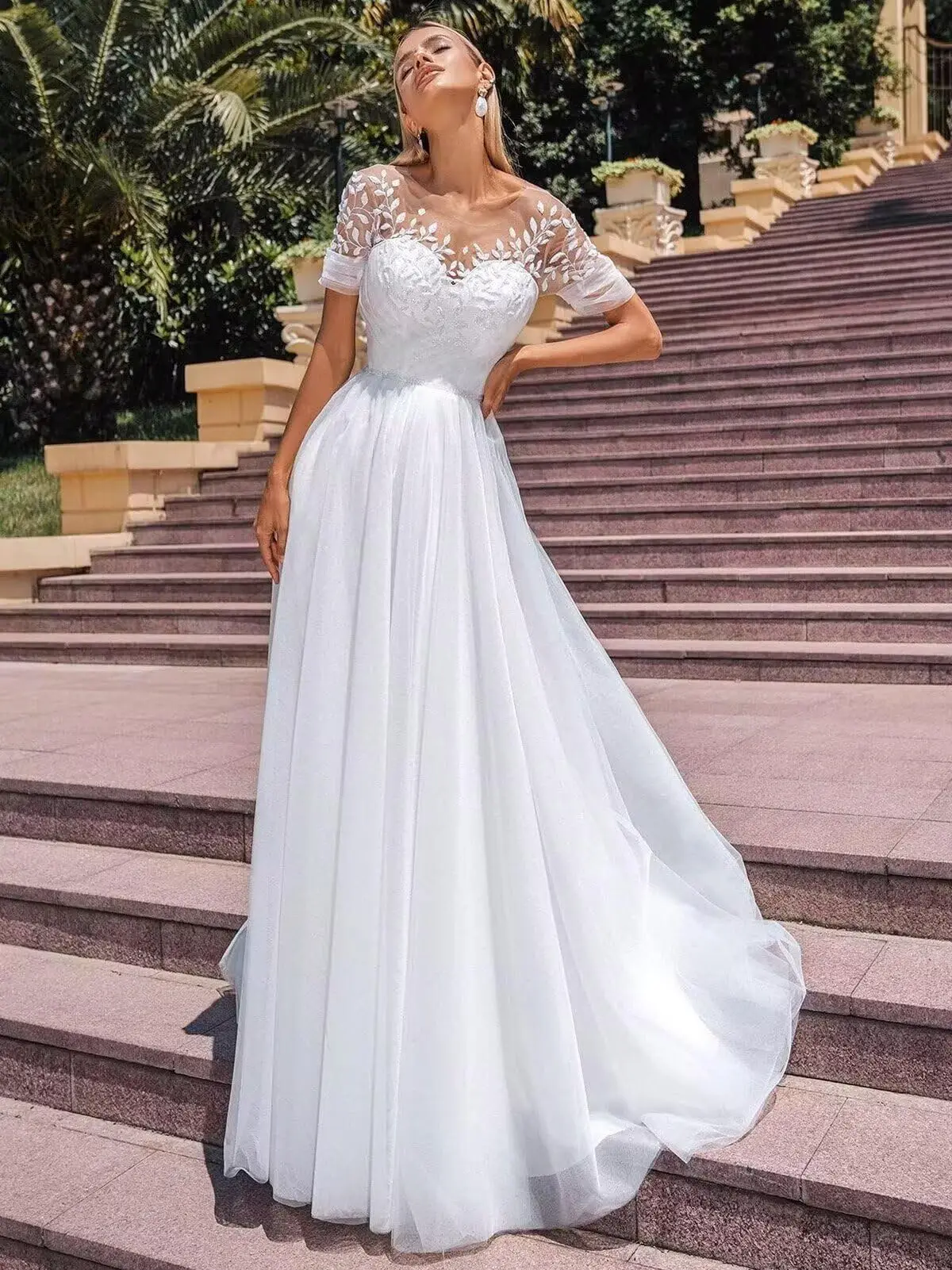 

Beach Wedding Dresses for Bride Elegant Long Bridal Dress White Wedding Gowns with Train