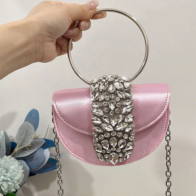 Bolso de hombro para mujer, bandolera de satén de seda con asa superior de Metal, diamantes de imitación brillantes de lujo, medio redondo, 2023