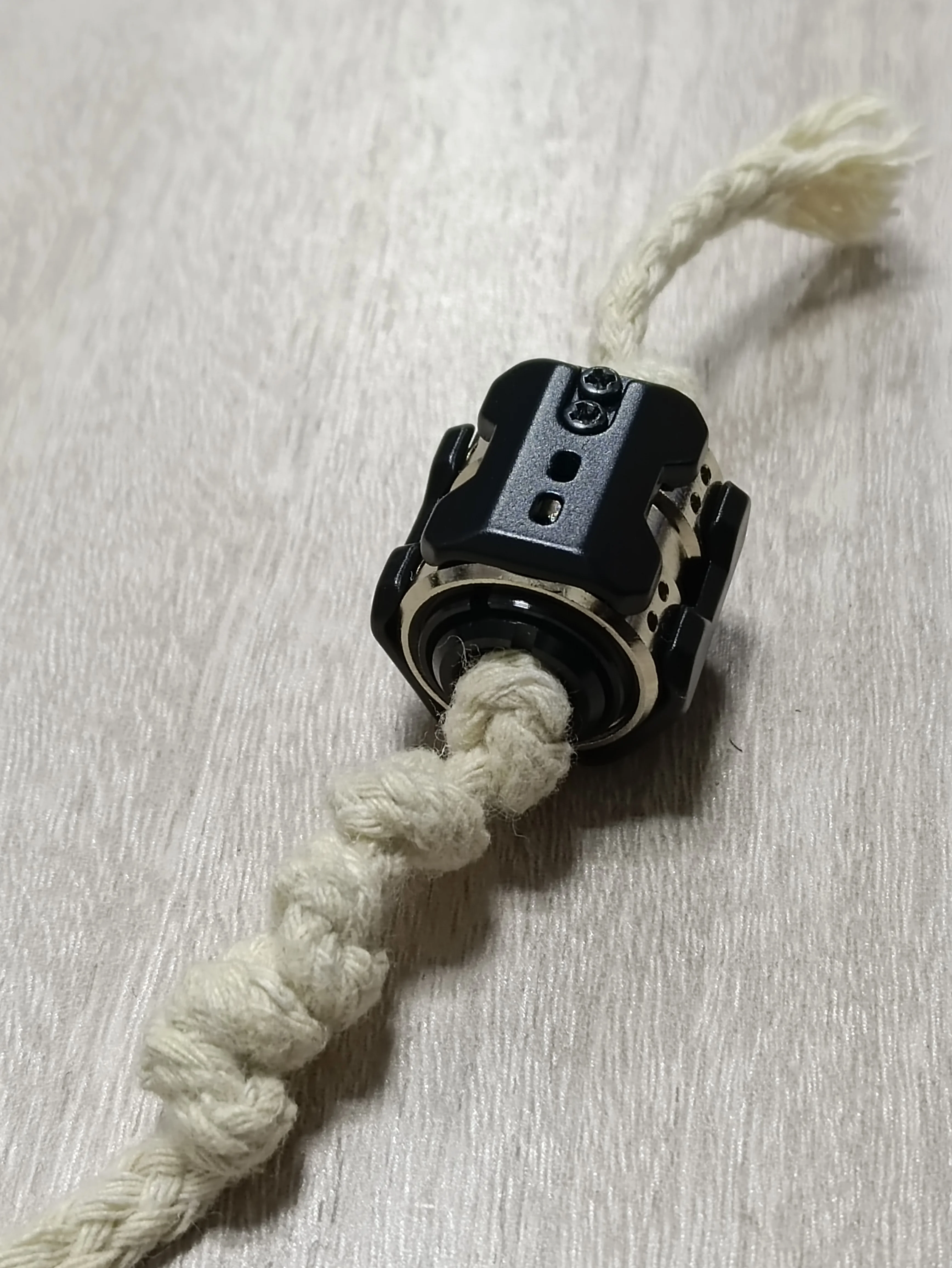 EDC تململ سبينر سكين قلادة الإجهاد الإغاثة الكبار الإجهاد الإغاثة المعادن الغزل الاهتمام نقص نقص نقص النشاط اضطراب لعبة