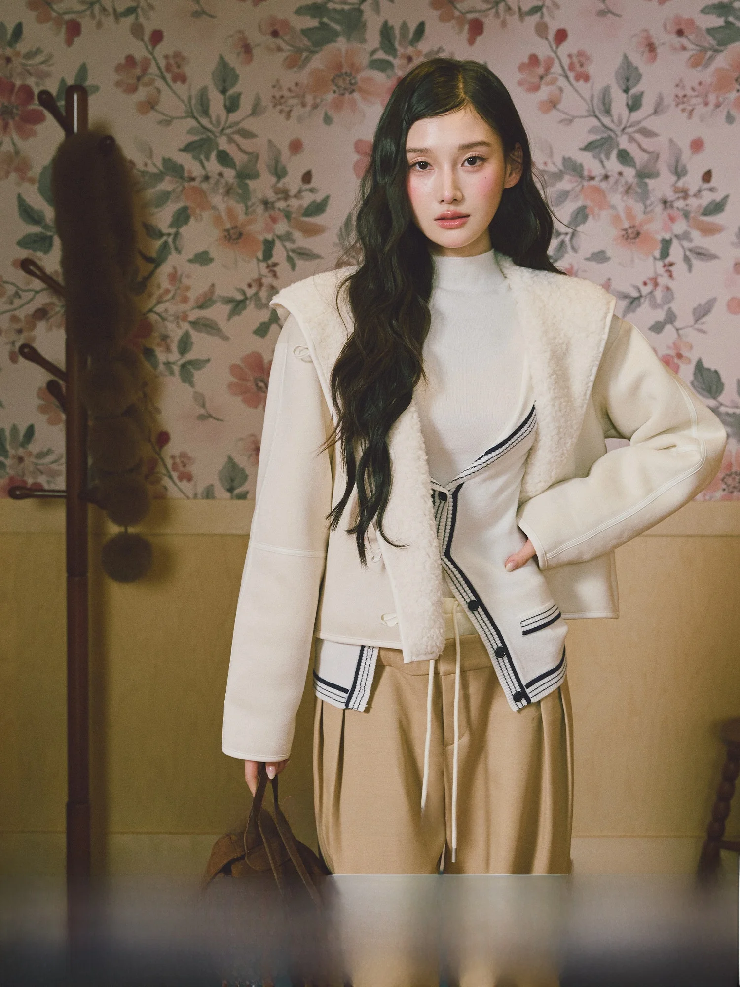 

Женская повседневная свободная куртка LaluneDuCiel с капюшоном из замши и меха ягненка, с узором «Фауна и Флора», длинный рукав, полиэстер