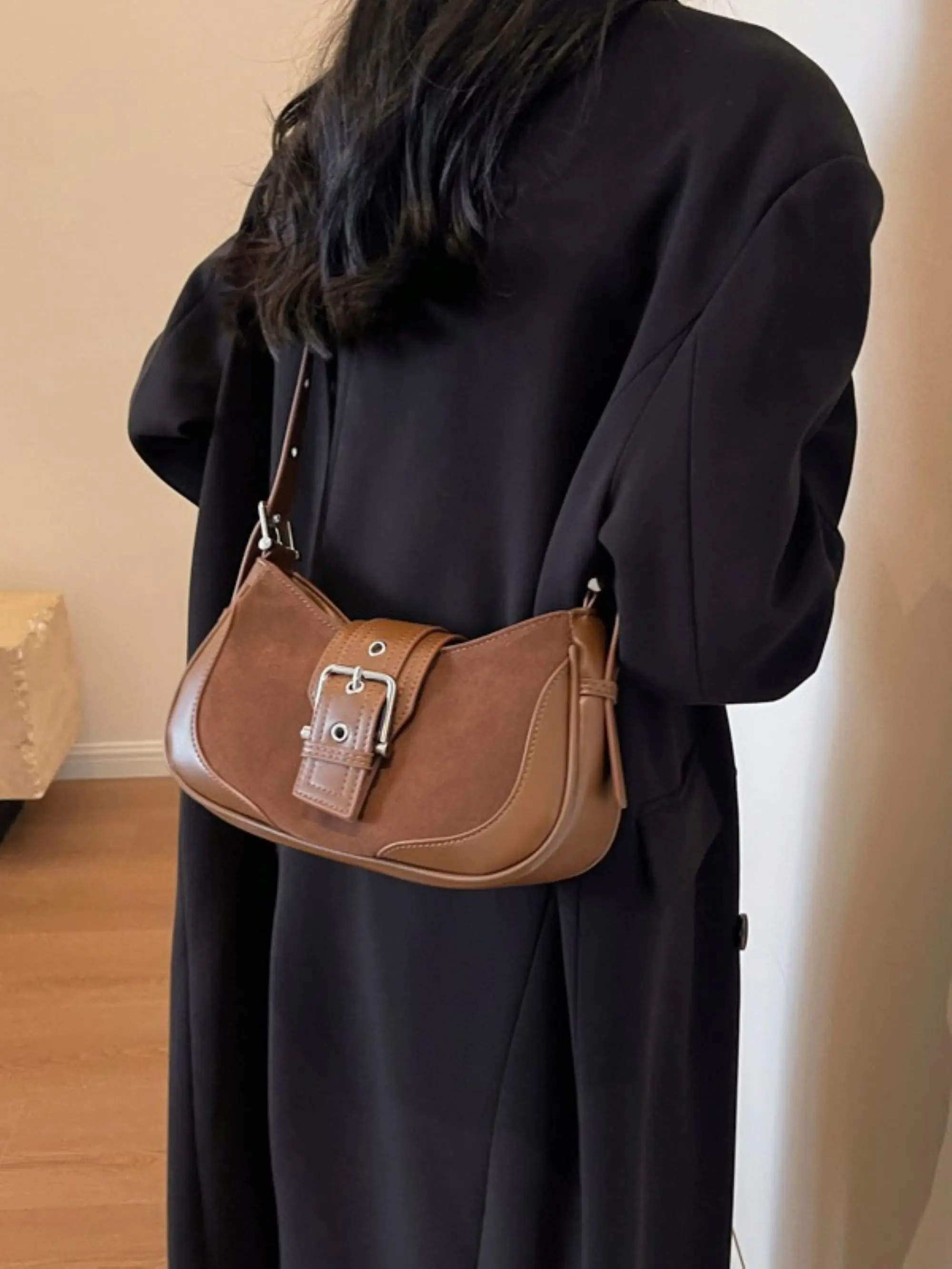 

2024 New Women's Bag Autumn/Winter Vintage Versatile Crossbody Bag Single Shoulder Underarm Bag