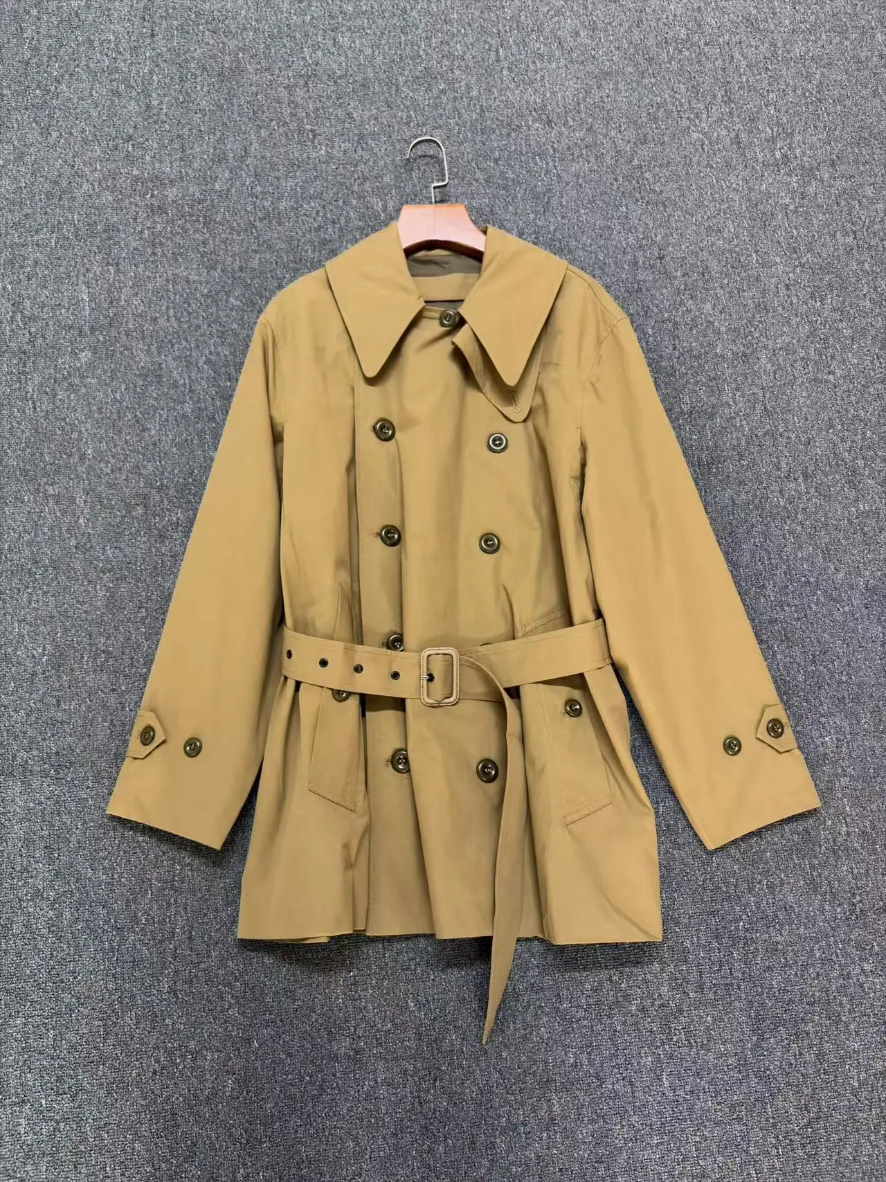 Pure cotton loose double-breasted windbreaker in 2026 winter new style, with belt for waist cinching, versatile women's coat