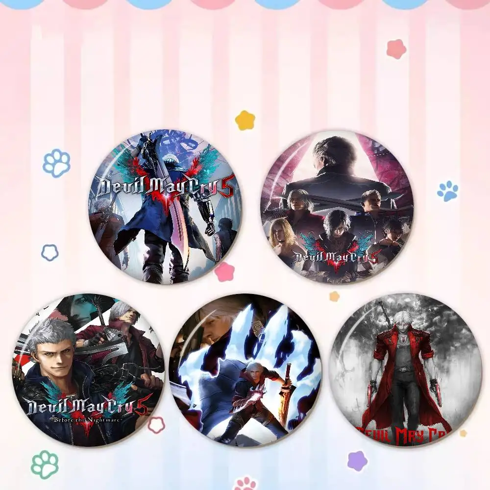 Game D-Devils May C-Cry 58mm Niedliche Serie Anstecknadeln Lustige Abzeichen Interessante Cartoon-Tier-Broschen Rucksack Kleidung Geschenk Accessoire