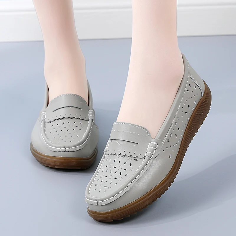 Nowe buty dla mamy dla kobiet Miękka podeszwa dla kobiet Casual Genuine Leather Slip on Female Flats Ladies Driving Shoe Mother Boat Loafers