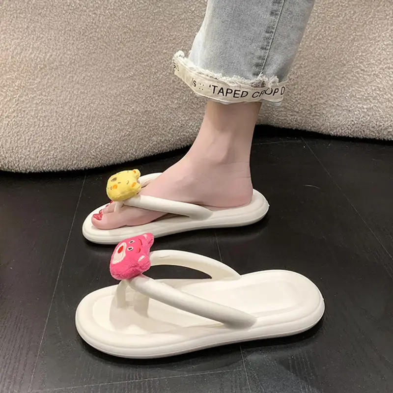 

High Quality Cute Pooh Strawberry Bear Splint Slippers Women's Summer Home Lovely Style Slippers Soft Bottom Non-slip Flip-flops