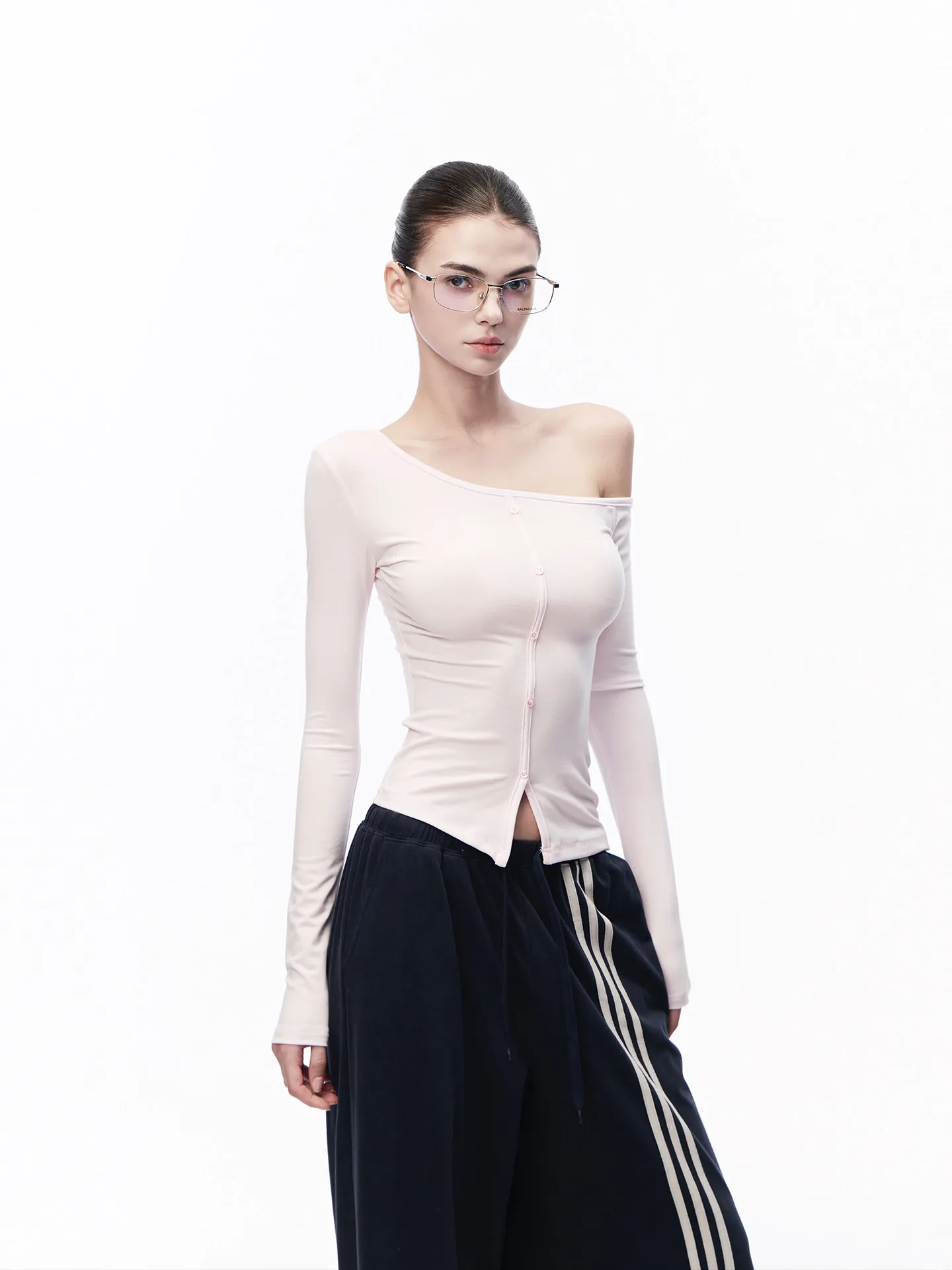 

Розовая женская футболка с длинным рукавом, облегающая, с открытыми плечами, повседневный топ, нижняя одежда в американском стиле, с диагональным вырезом на плече, для модных девушек