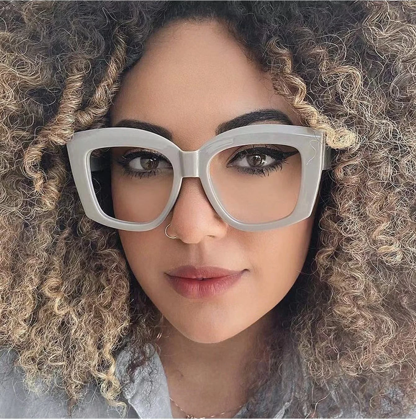 2024 New Blue Light Resistant Flat Mirror Popular Square Wide Legs Fashion Retro Casual Eye Lens Frame Female