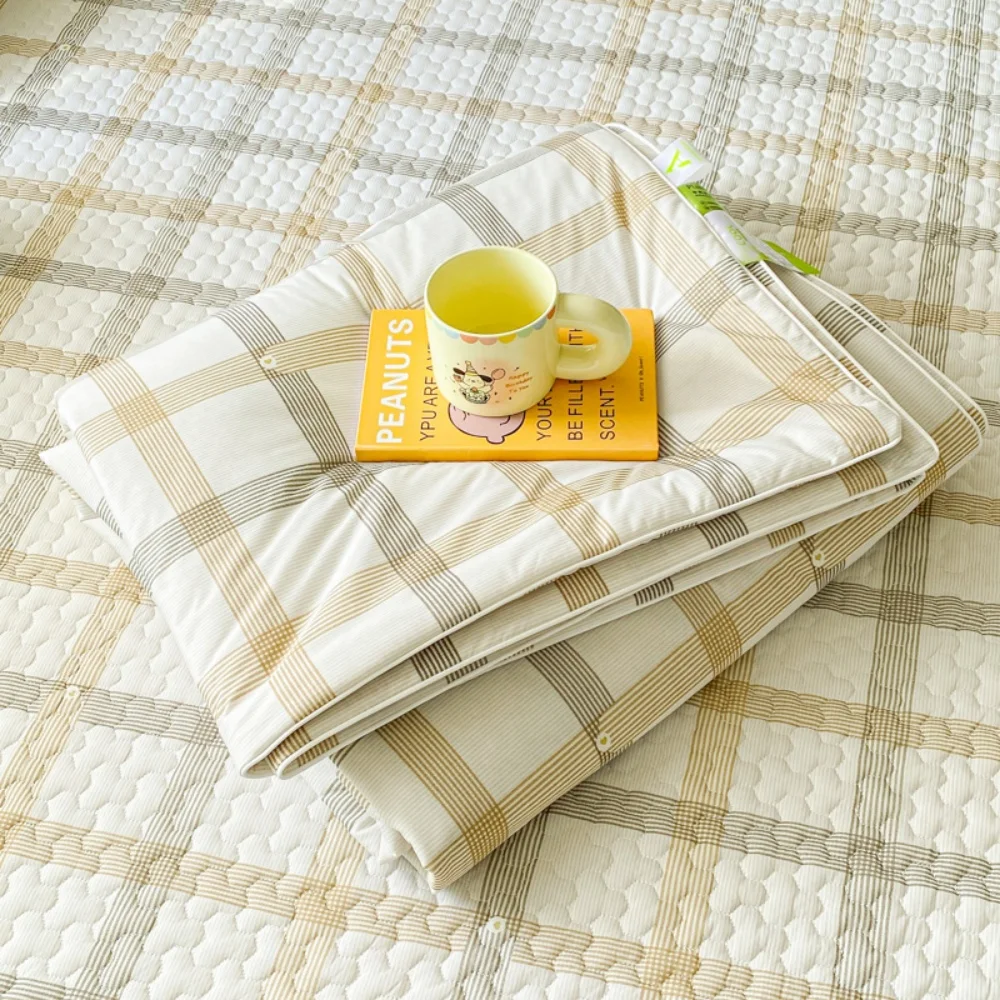 

A-Class Summer Quilt Non-Cotton Air Conditioner Cooling Knitted Quilt Student Dormi Single Double Person Comforter Thin Quilt