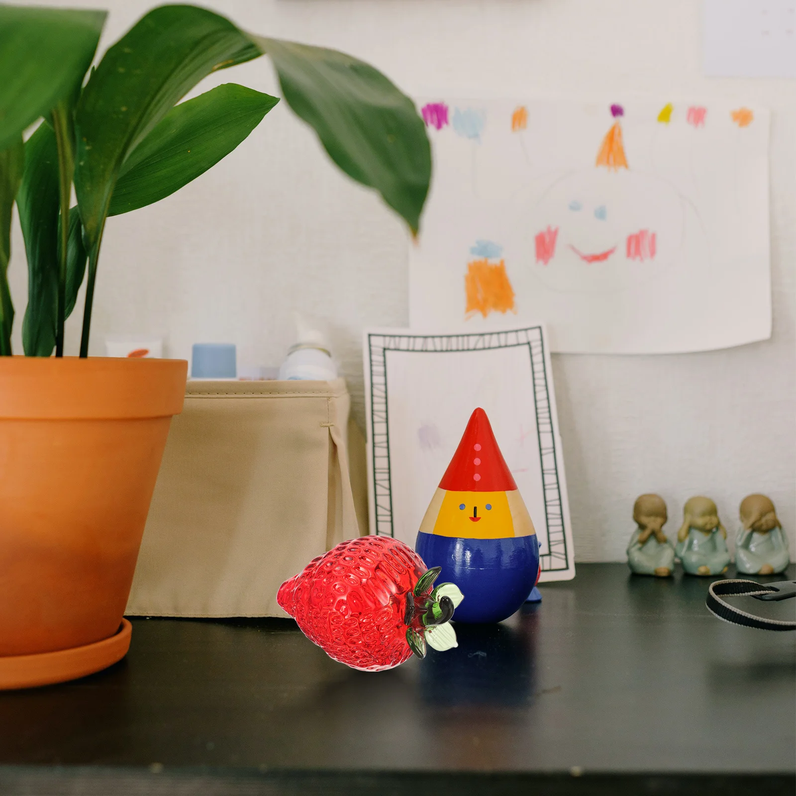 

Crystal Strawberry Statue Home Decor Tabletop Decorative Fruit Adornment Exquisite Craftsmanship Mother's Day Gift